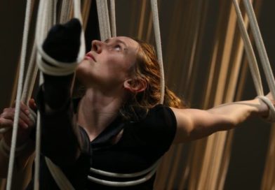 Saar Rombout, creative rigger, performs on ropes