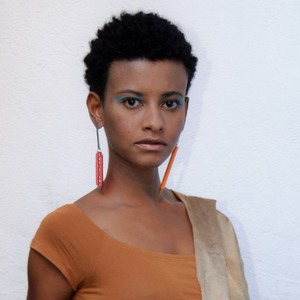 Headshot of body artist Maré Oliveira