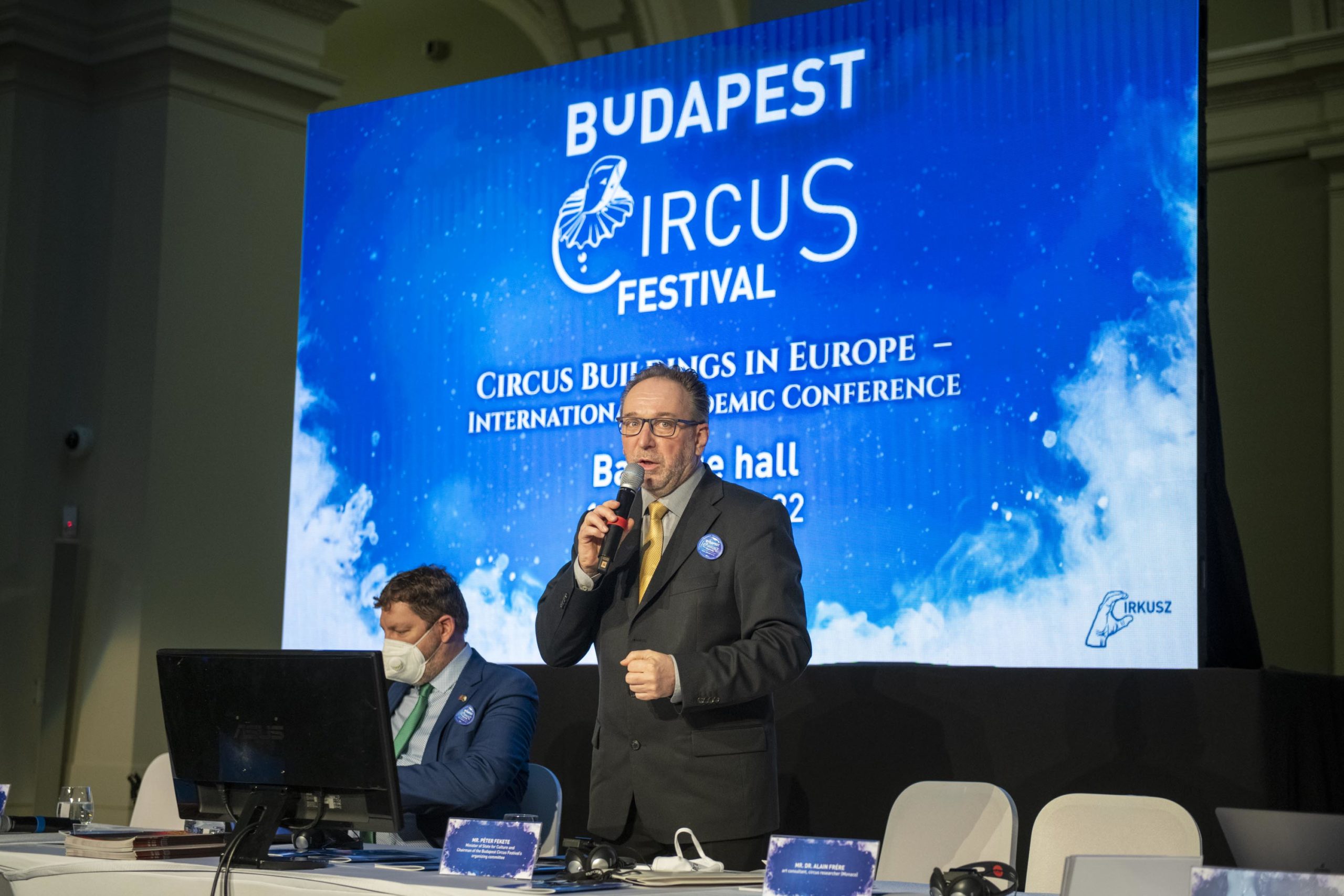 Peter Fekete, equipped with suit and microphone, opens the Circus Buildings in Europe Conference and Exhibition