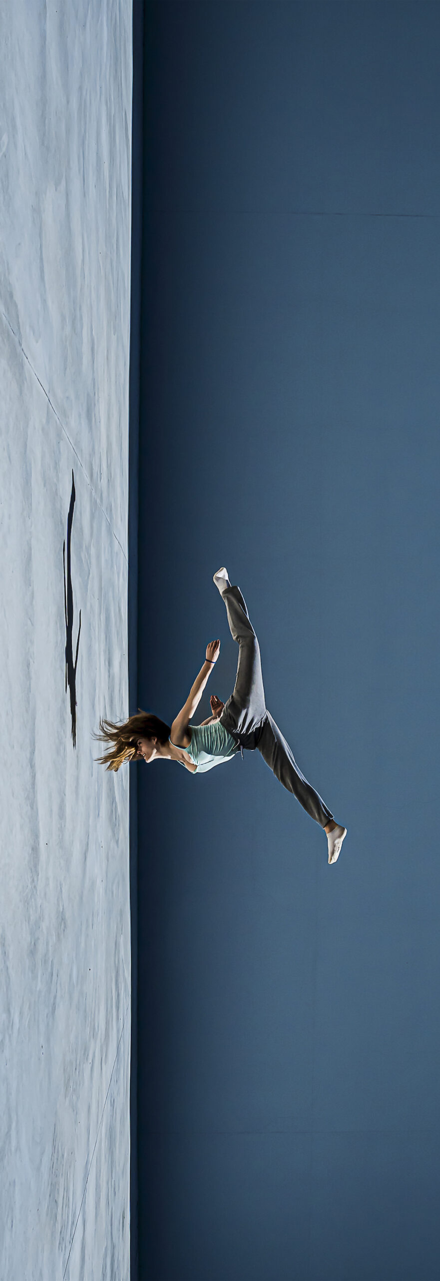 Gaby Merz photograph of acrobat Cira Cabasés at the FIRCO festival