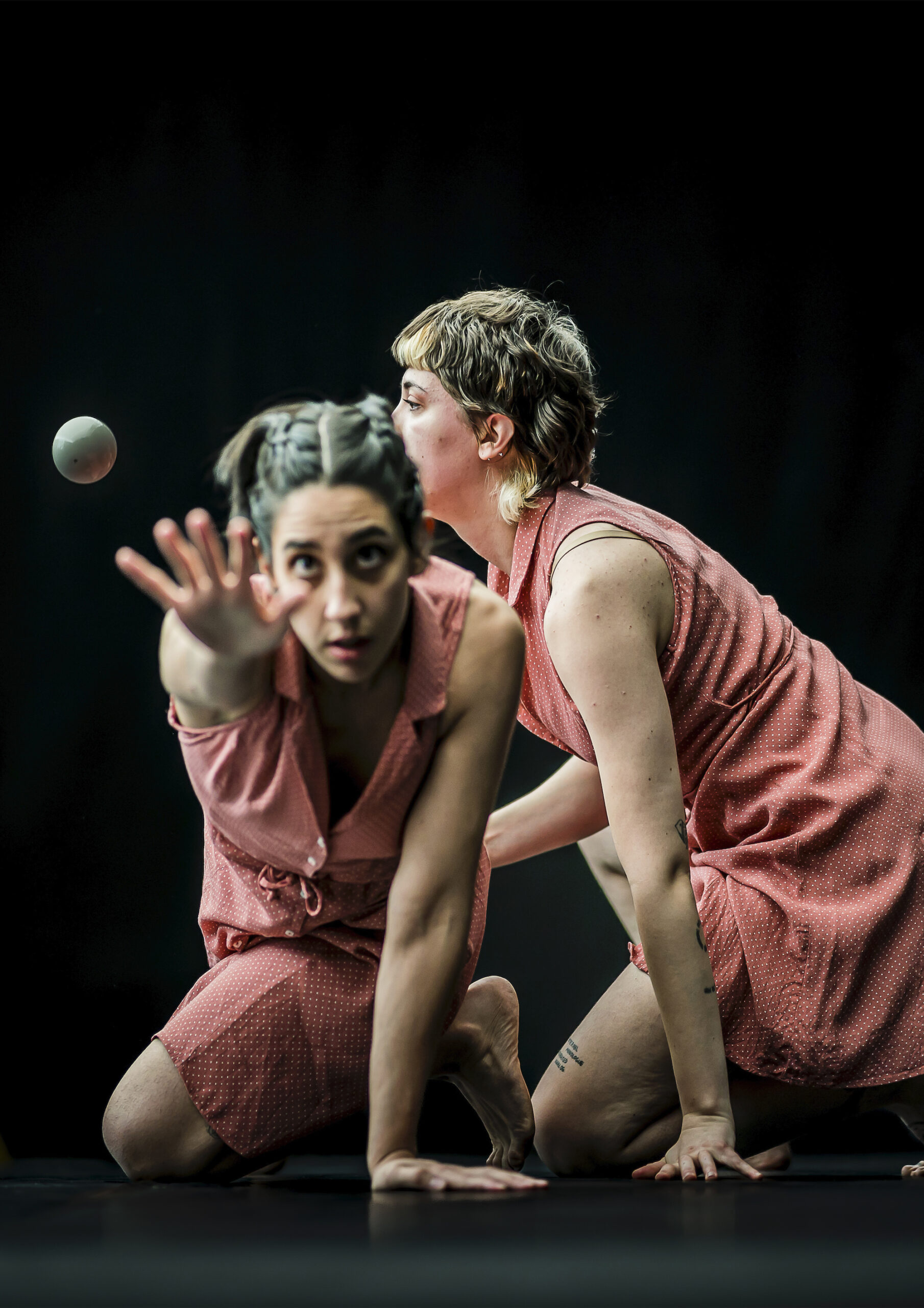 Gaby Merz' photograph of circus duo act Cie. Soif Totale at the FIRCO festival