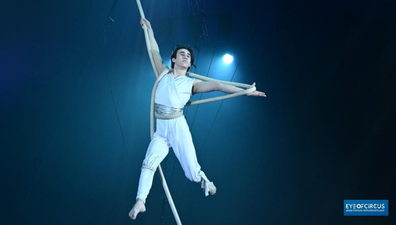 Teenage American aerialist Luca Flores performs his corde lisse tricks onstage at the Festival Internacional del Circ Elefant d’Or 2023