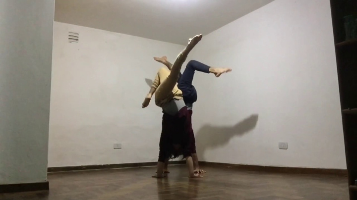 Handstand duo / Recóndito - Trabajo en proceso