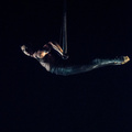 Trois - Swinging trapeze