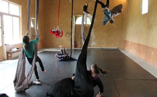 Workshop mixing dance and aerials by Nomad-Philippe Bost